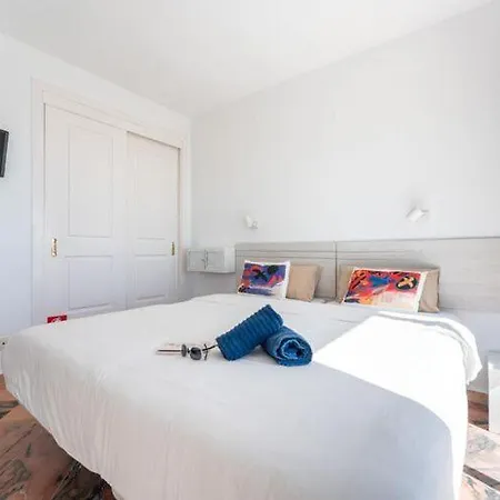 Charming Apartment For Coastal Adventures *