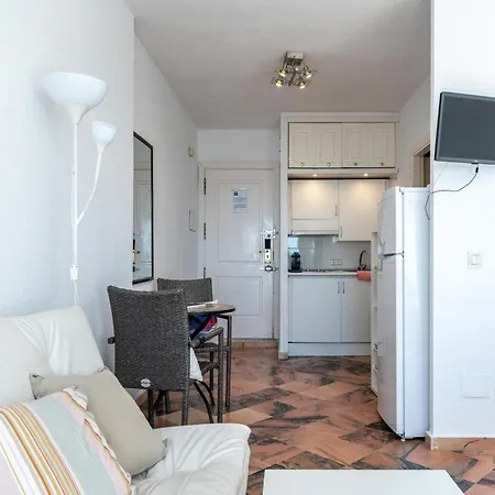 Charming Apartment For Coastal Adventures *