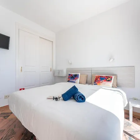 Charming Apartment For Coastal Adventures *